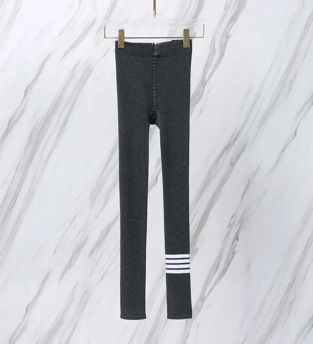 ：S 01 （TBClassic ） THOM BROWNE . .TBClassic TB ：Gray/Dark Gray/Black Size：
